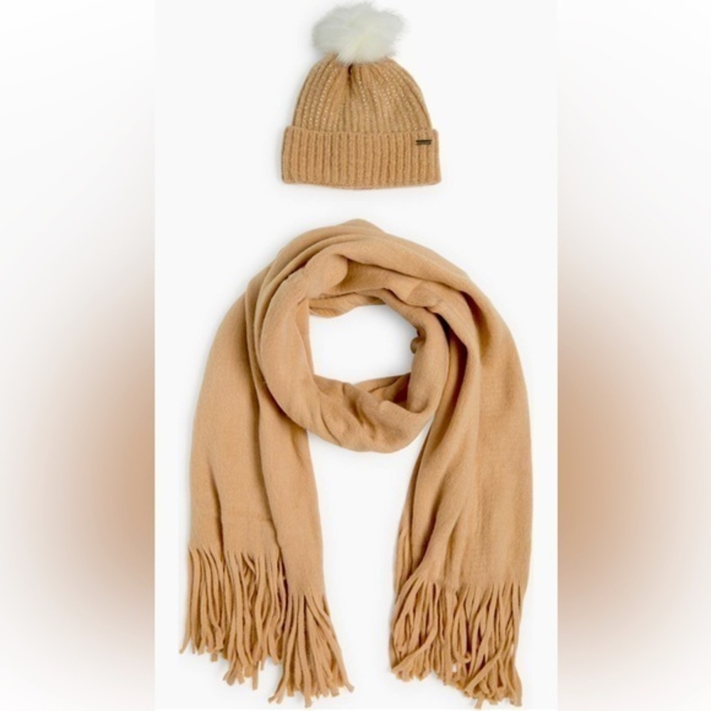 🆕Steve Madden:: Pompom Beanie and Scarf Gift Set::NIB::PERFECT HOLIDAY GIFT::